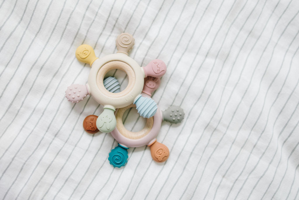 Baby teether toy pacifier baby for sensory activities and soothing gums